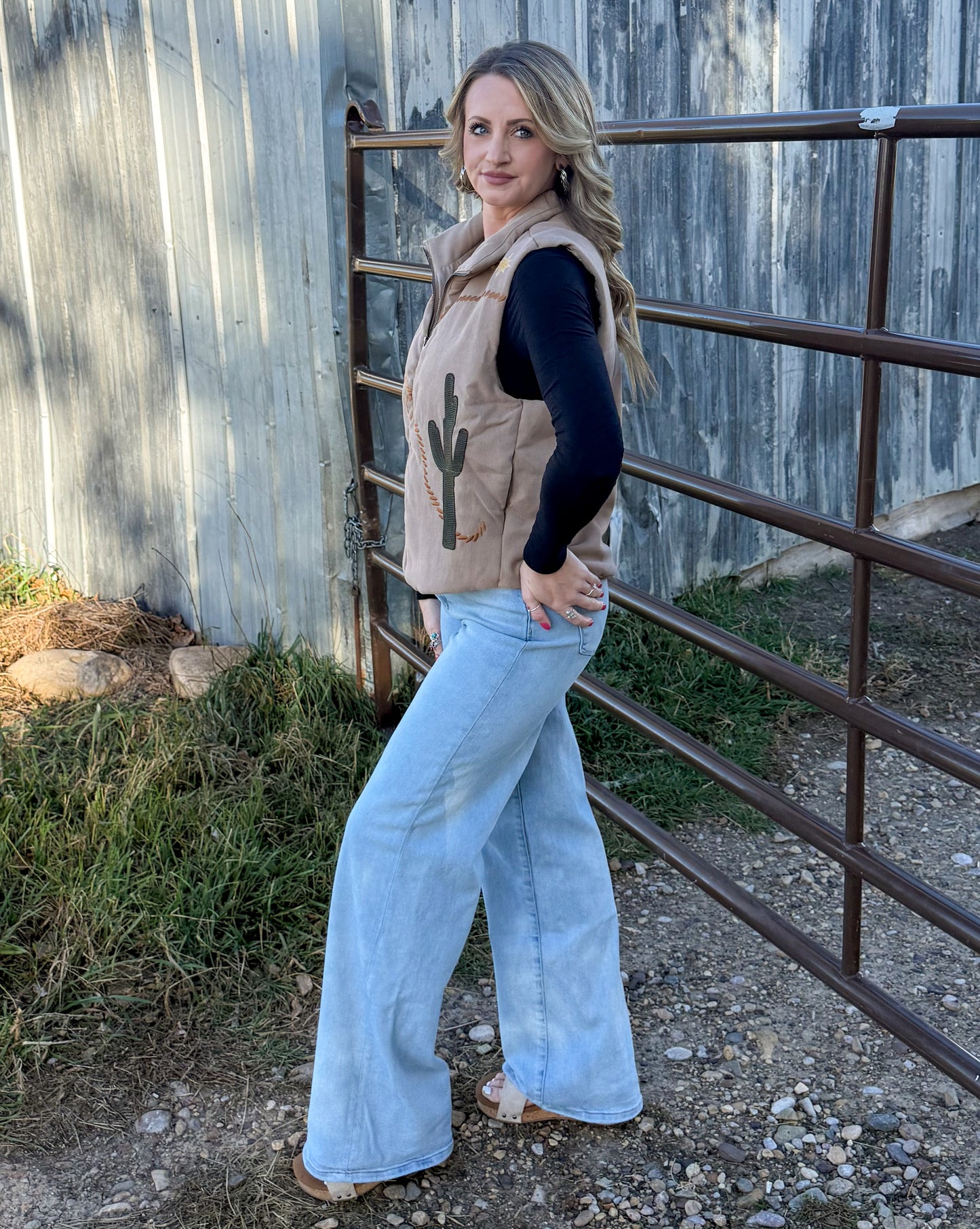 Southern Cactus Puffer Vest *Mocha