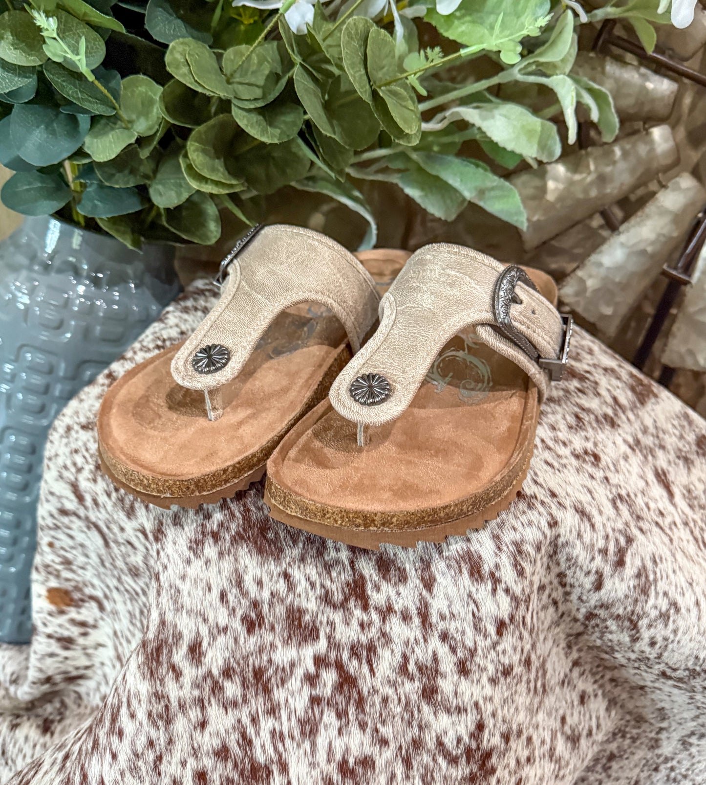 Rodeo Buckle Sandals *Cream