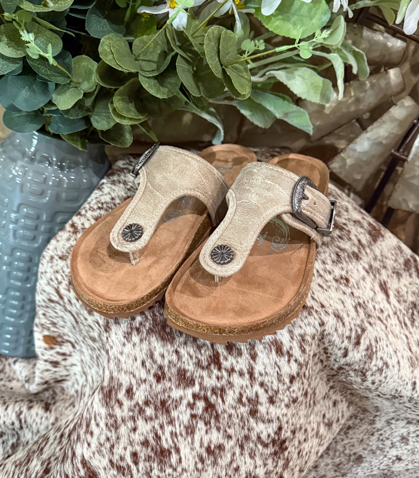Rodeo Buckle Sandals *Cream