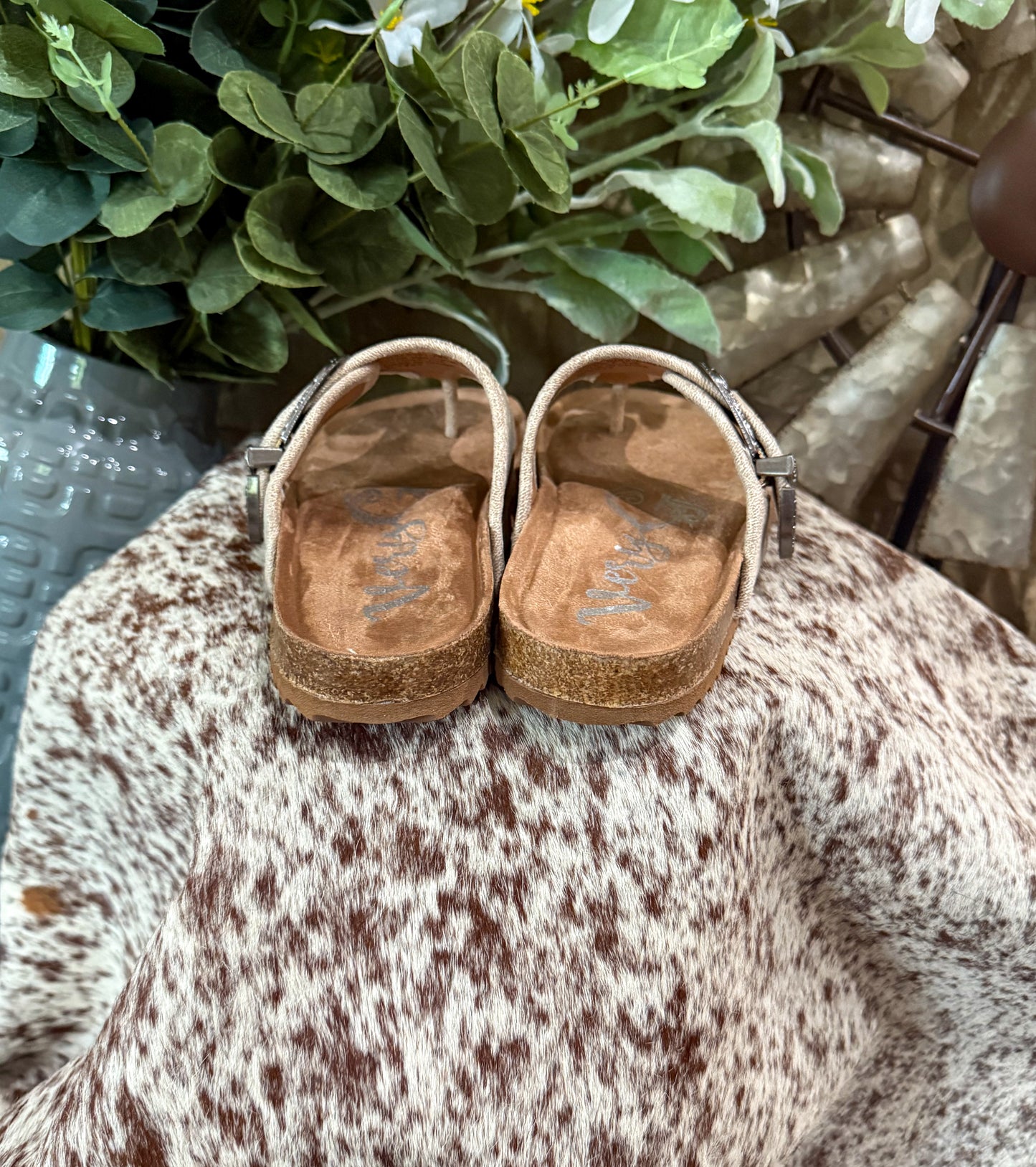 Rodeo Buckle Sandals *Cream