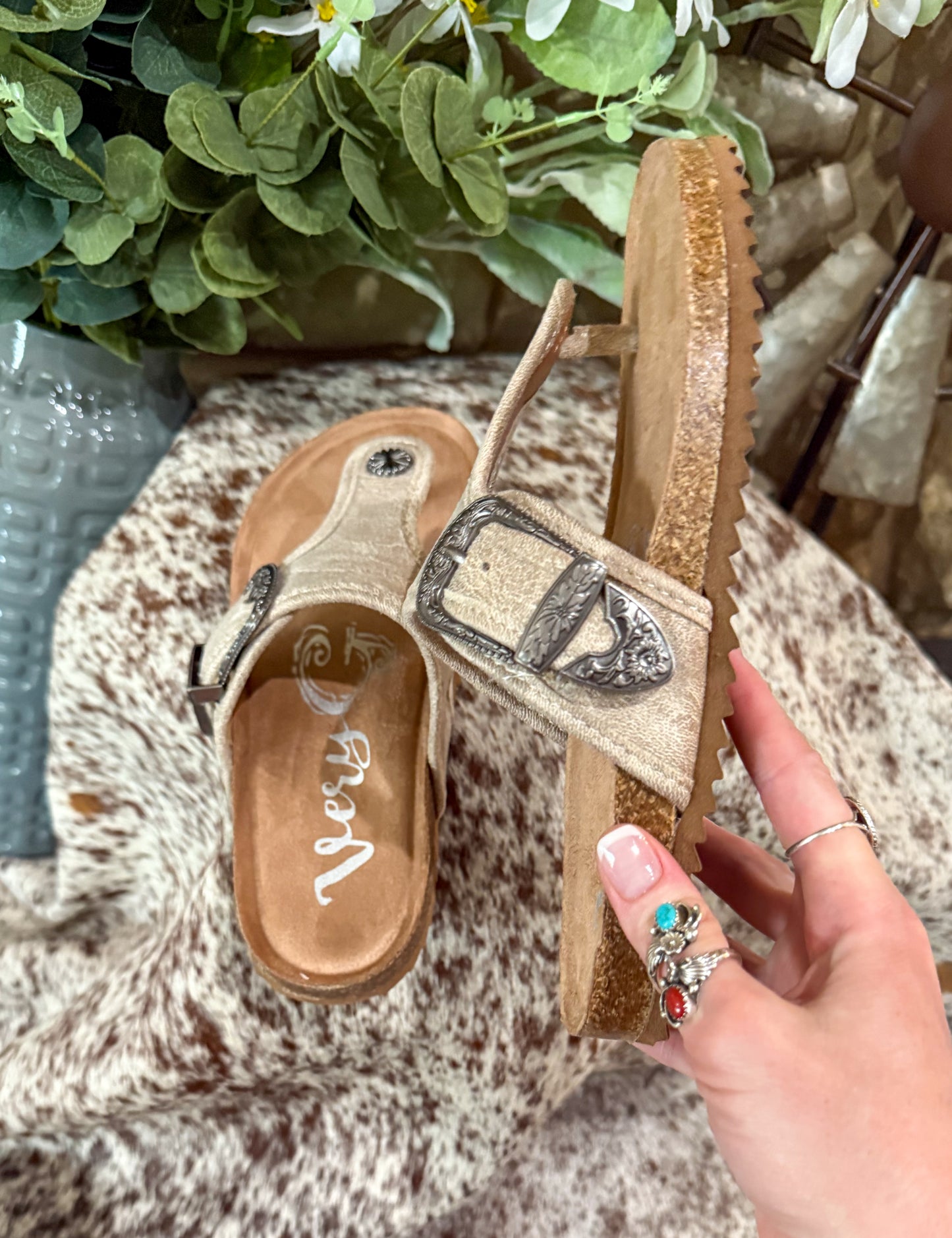 Rodeo Buckle Sandals *Cream