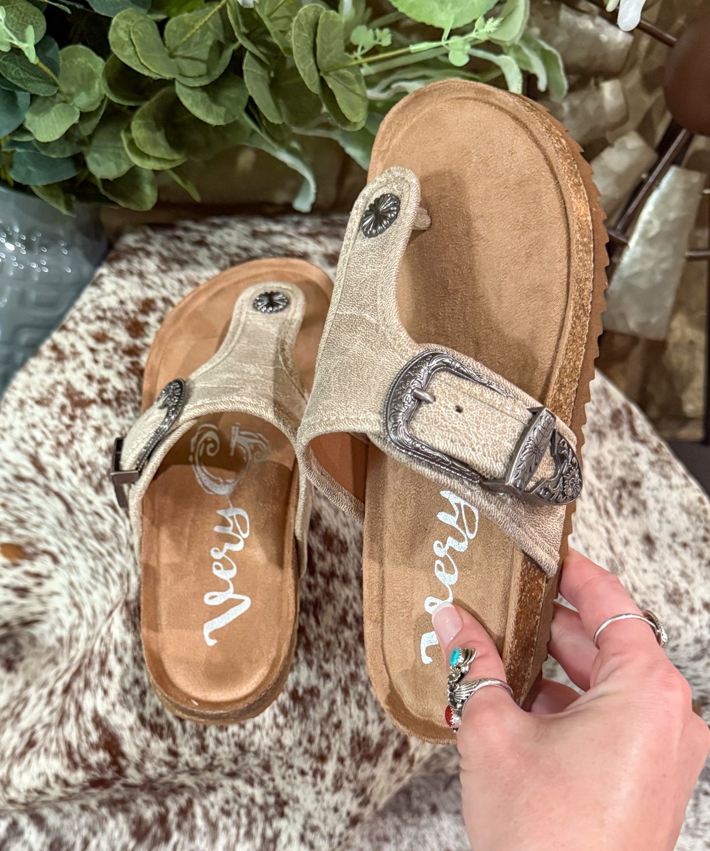 Rodeo Buckle Sandals *Cream