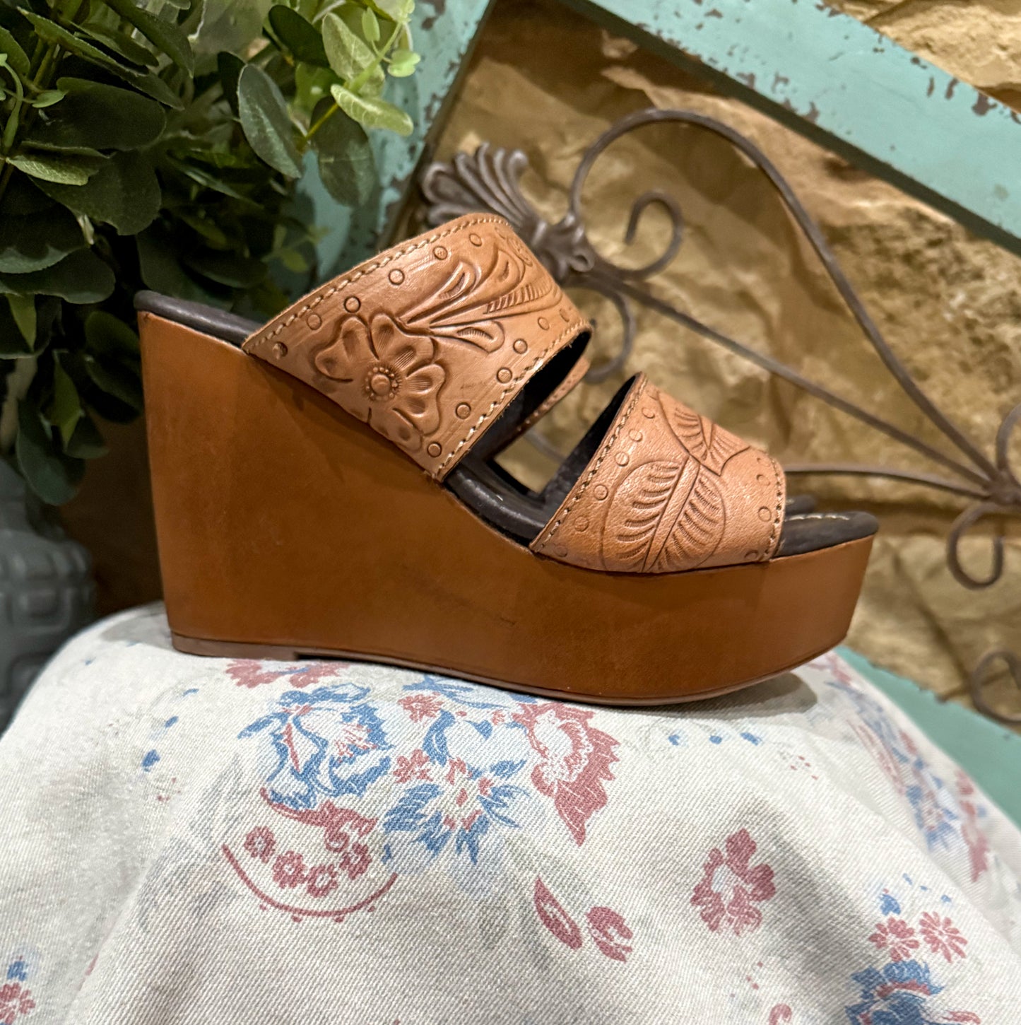Diva Wedges by Roper
