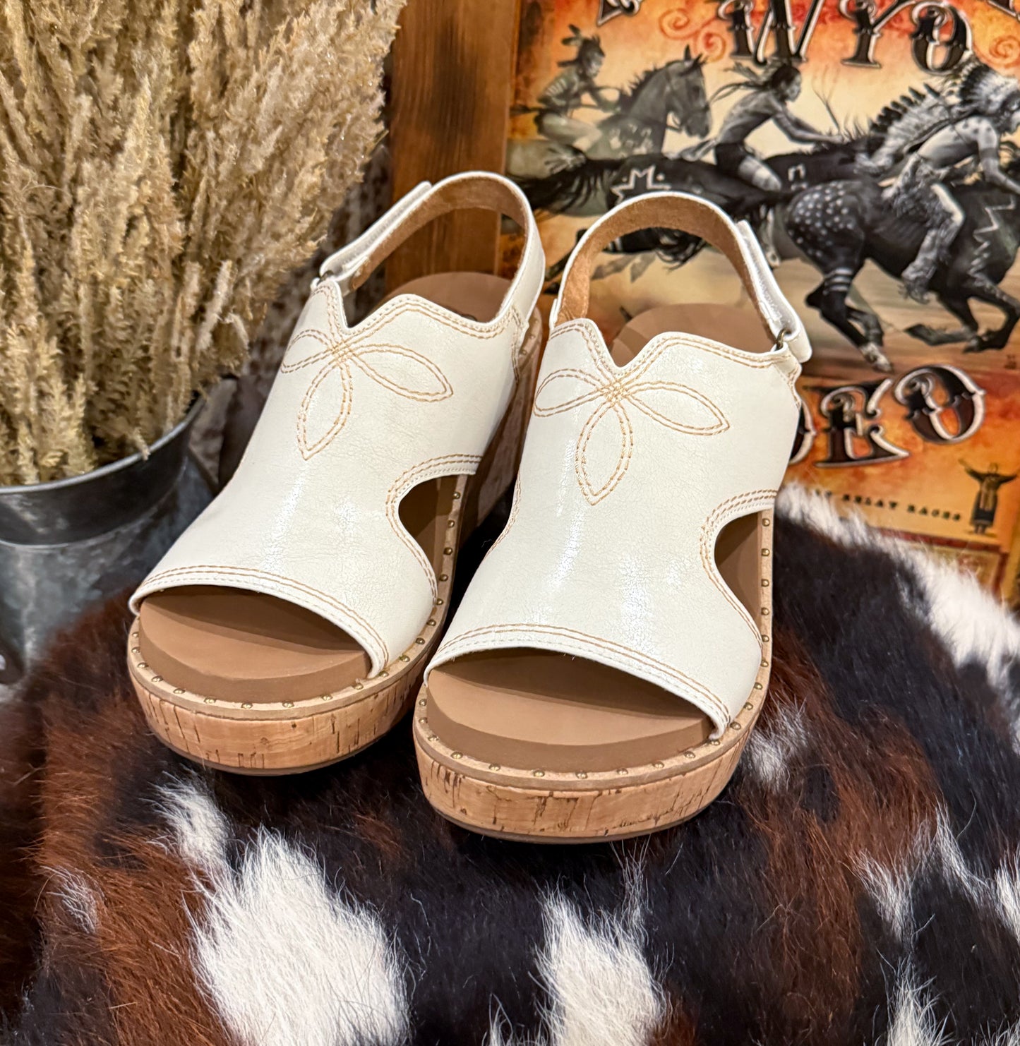 Darlin’ Corkys Wedges *White