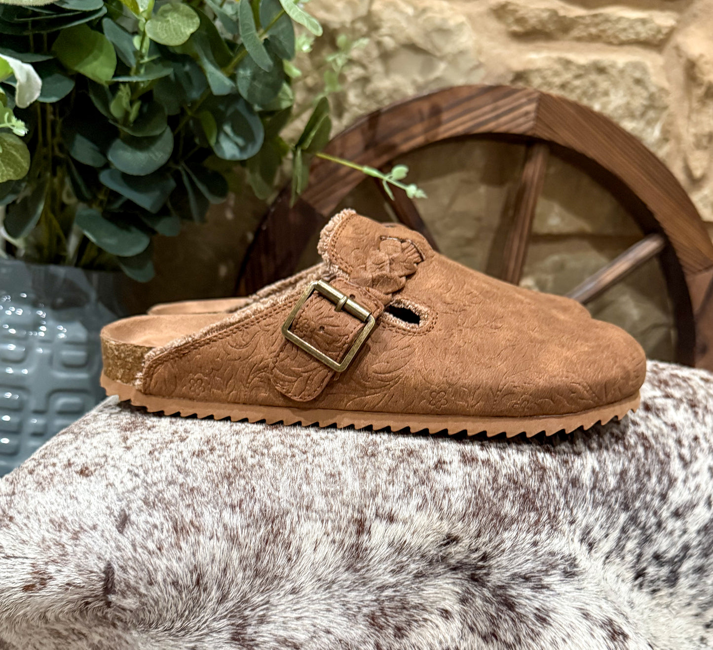 Iris Tooled Slip-Ons *Tan