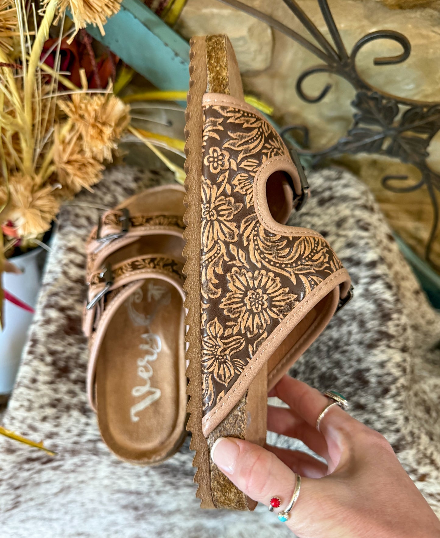 Berry Sandals *Light Tan