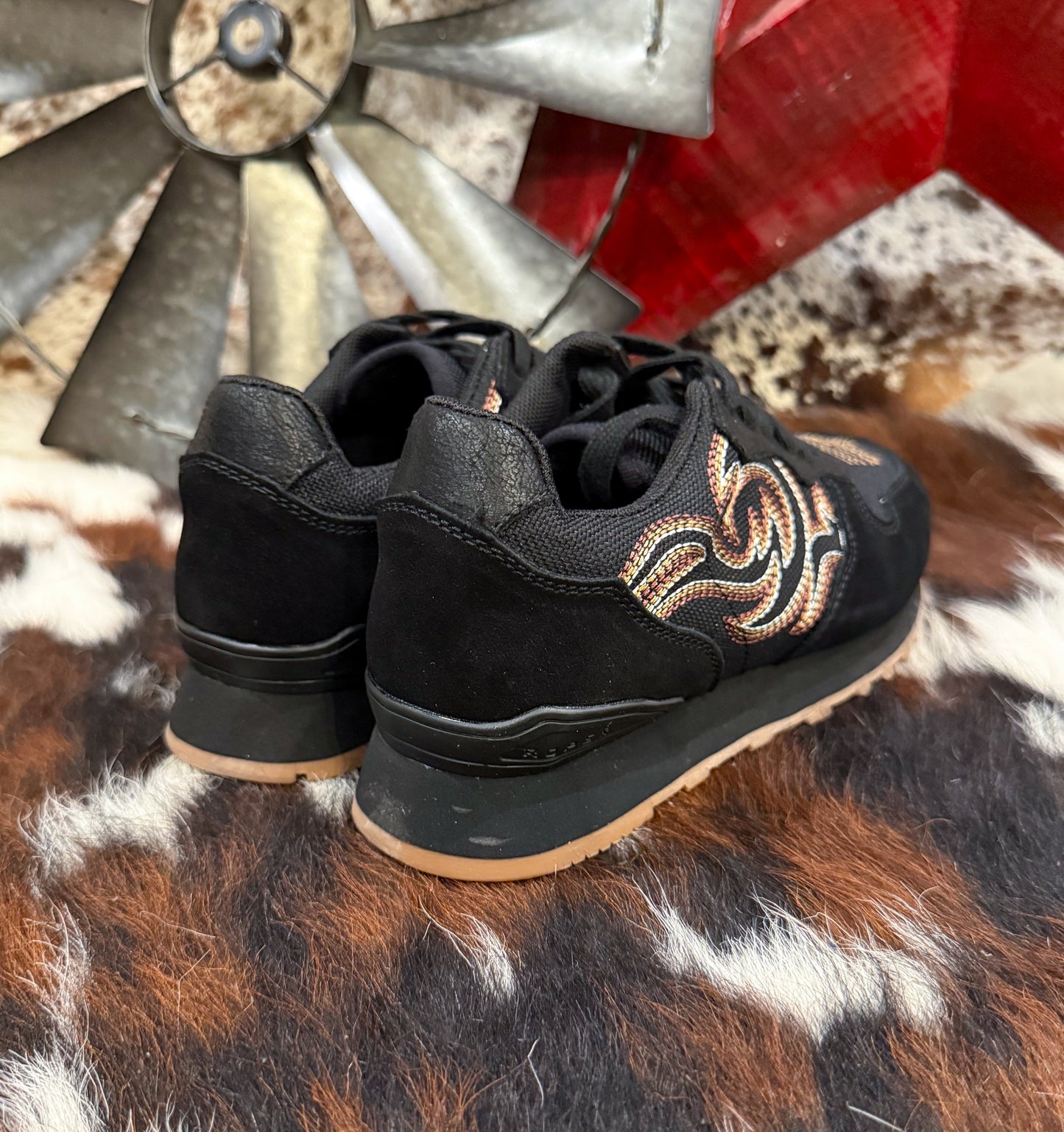 The Western Tennis Shoes *Black