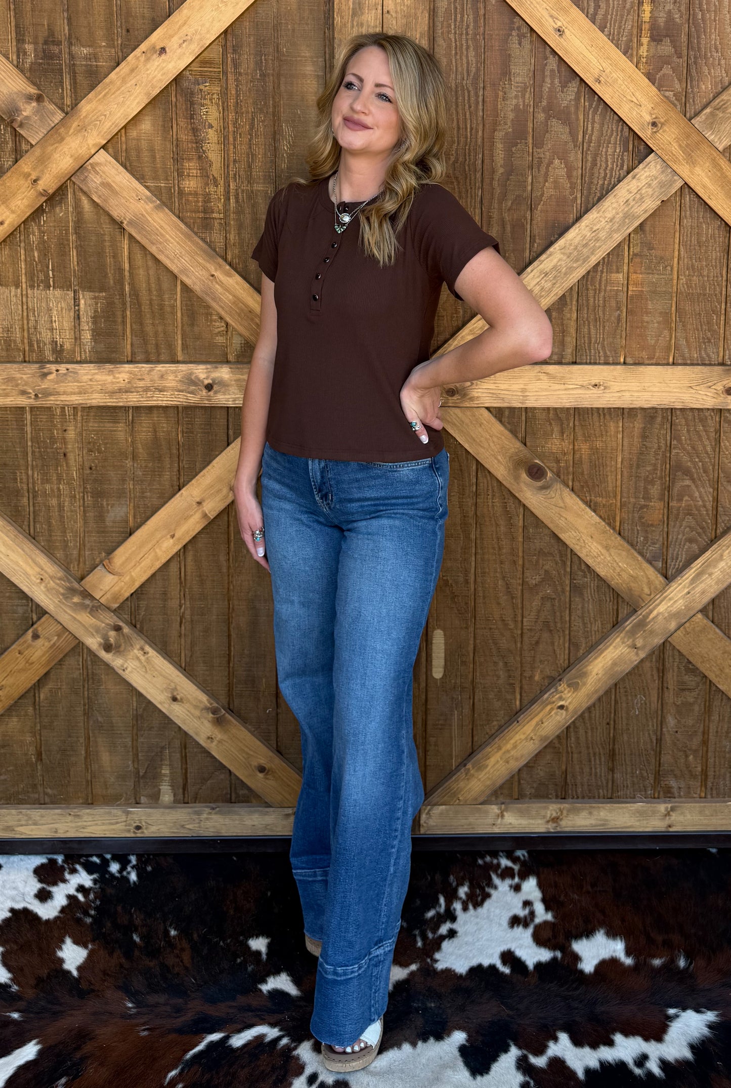 Yoakum Tee *Mocha