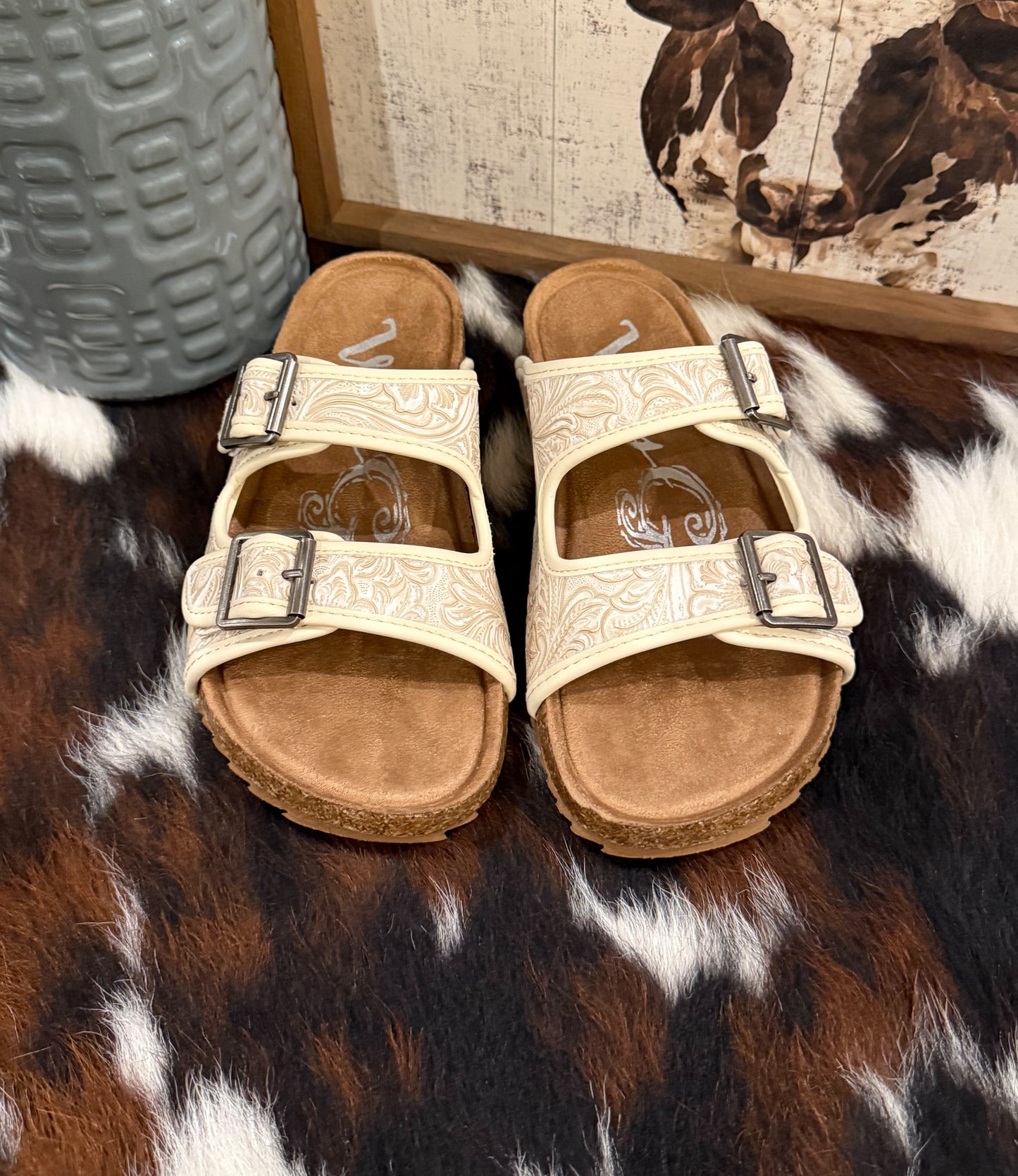 Berry Sandals *Cream