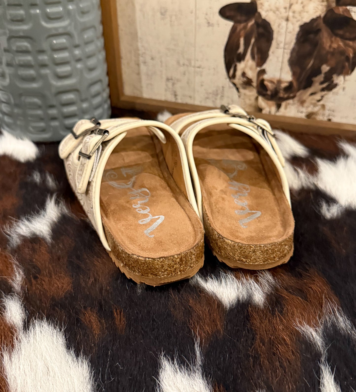 Berry Sandals *Cream