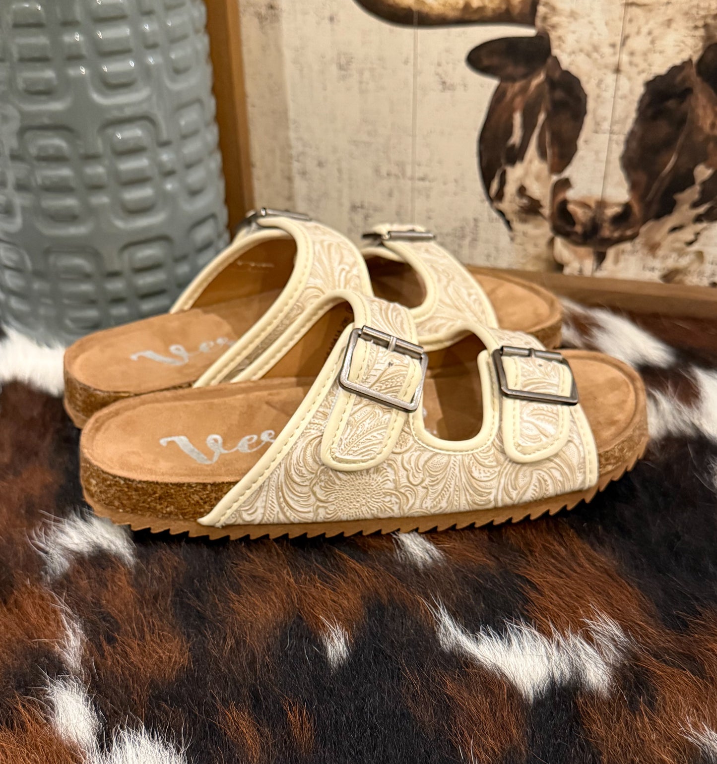 Berry Sandals *Cream