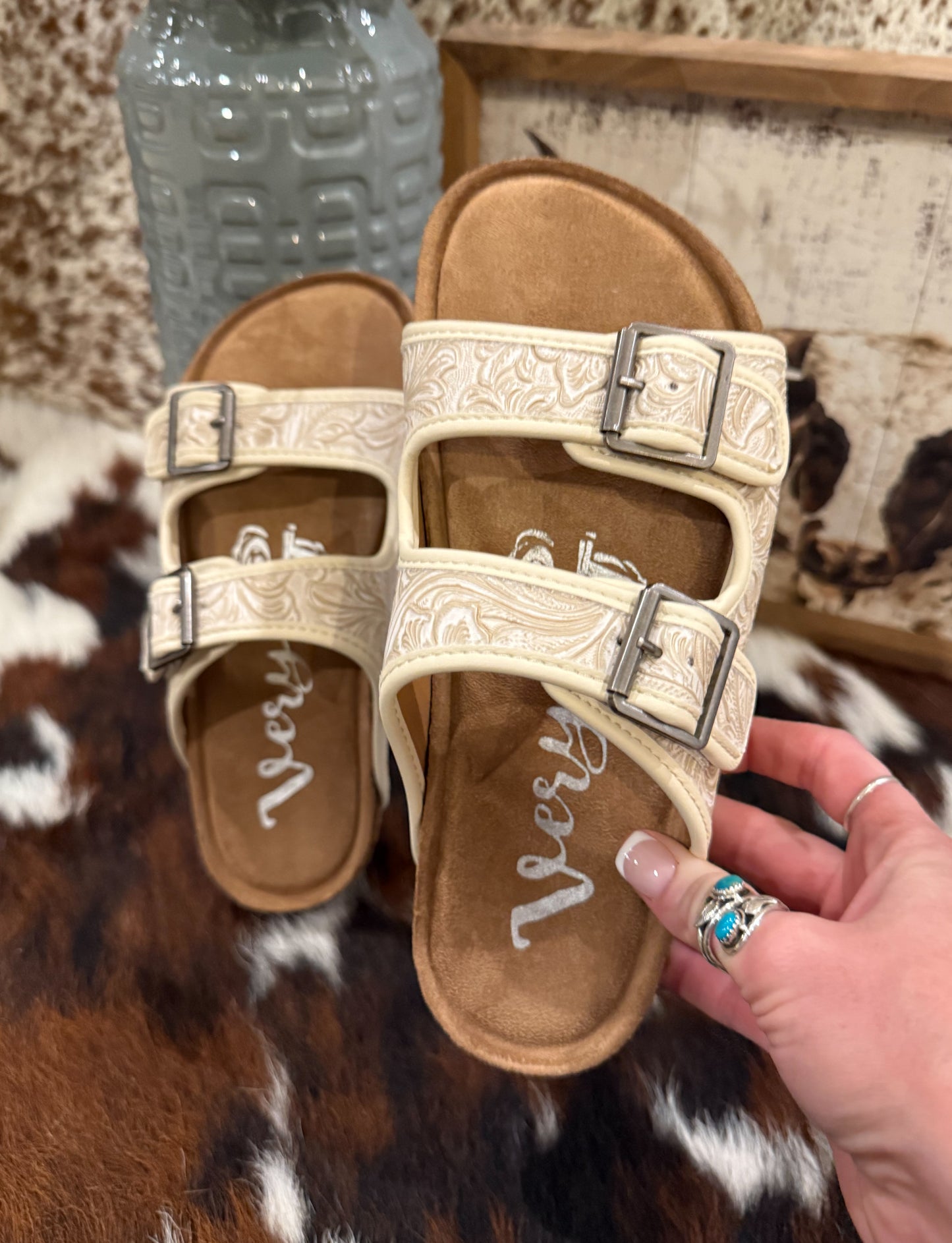 Berry Sandals *Cream