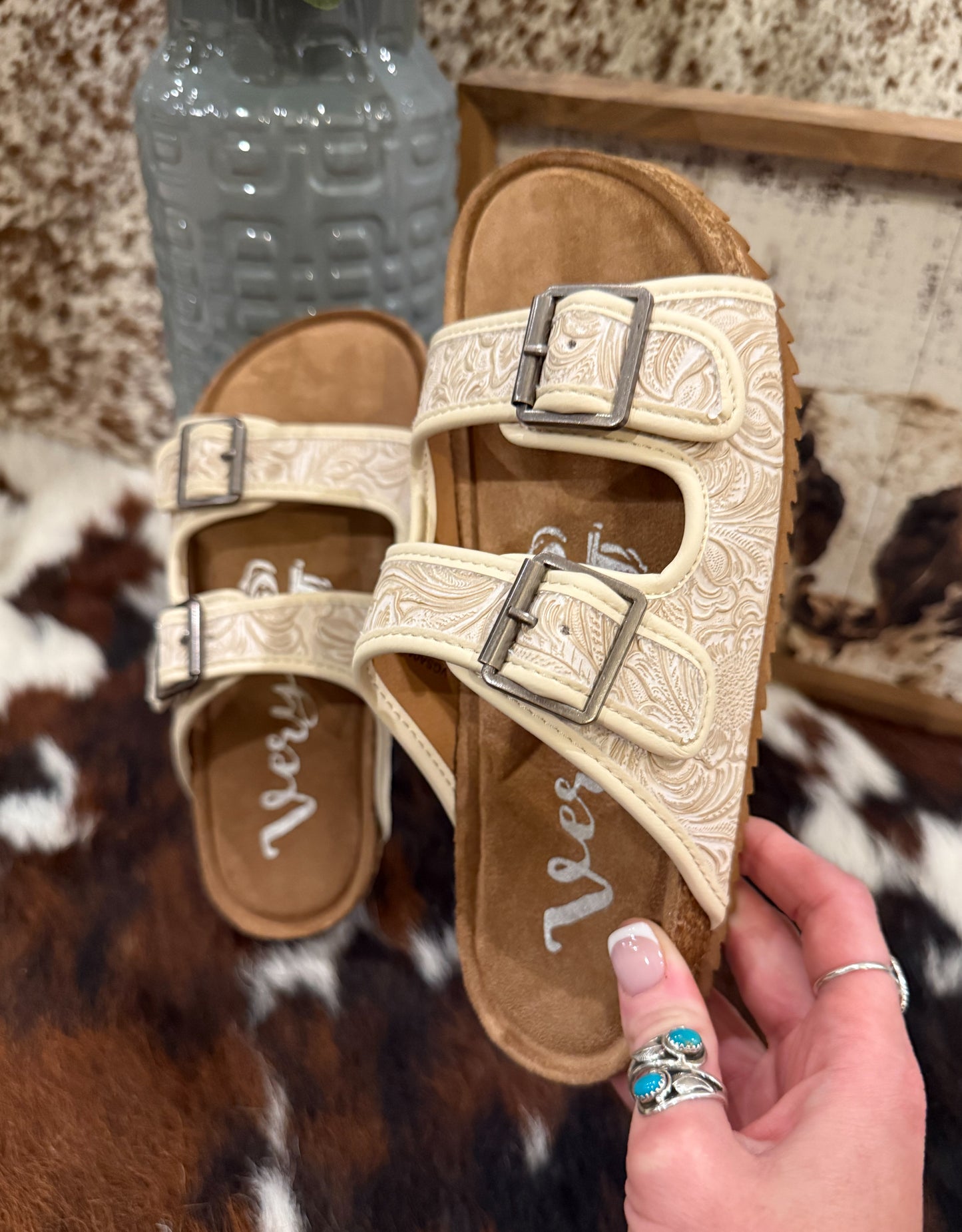 Berry Sandals *Cream