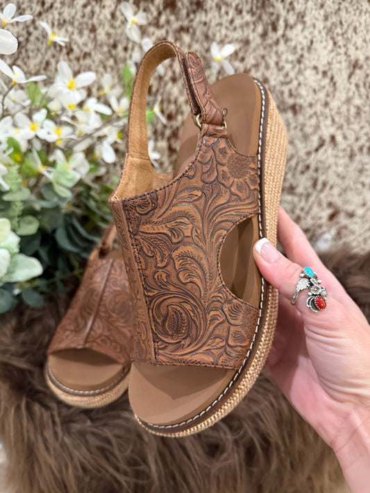 Rodeo Embossed Wedges *Cognac