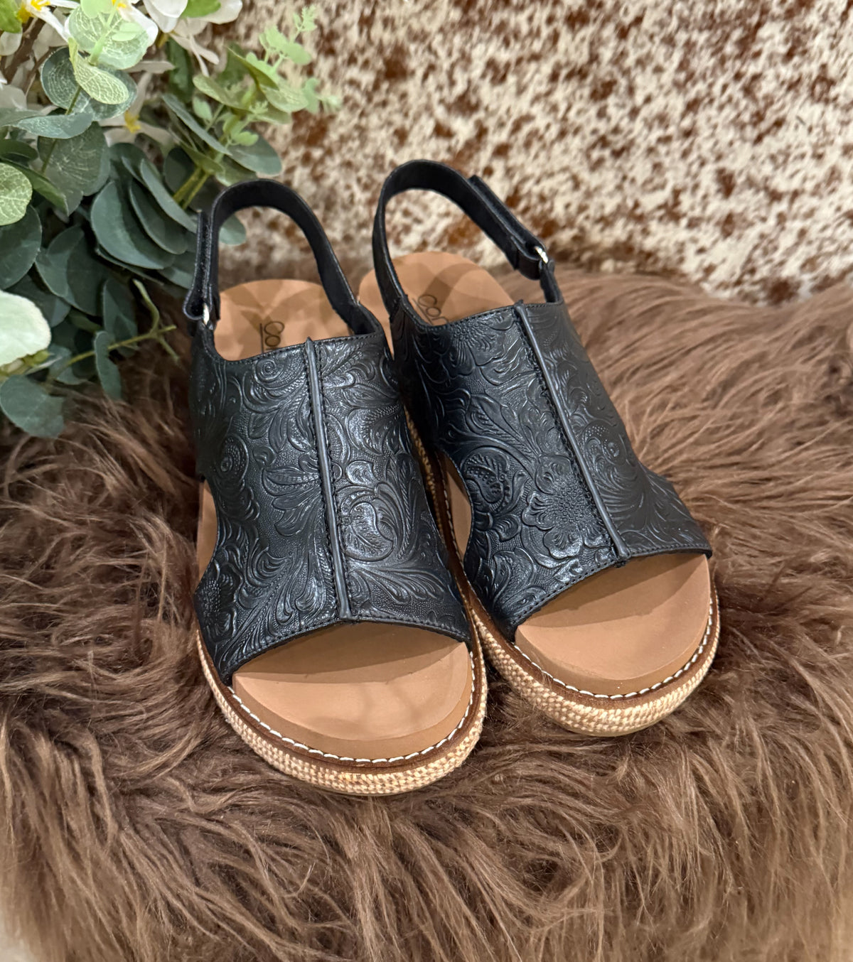 Rodeo Embossed Wedges *Black
