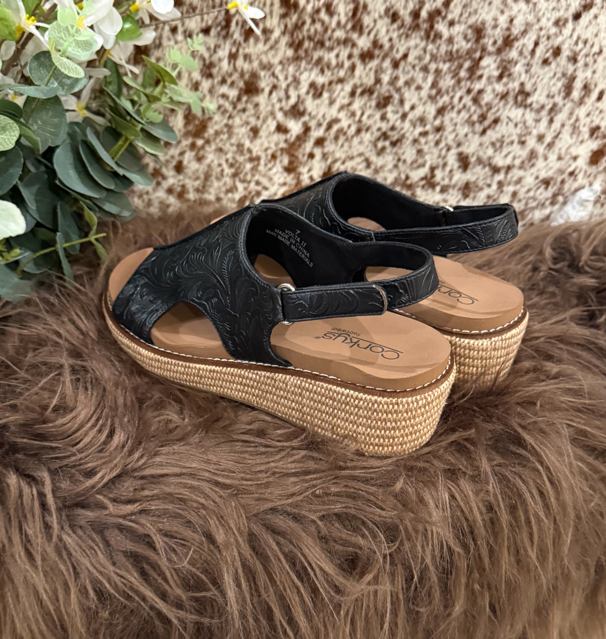 Rodeo Embossed Wedges *Black