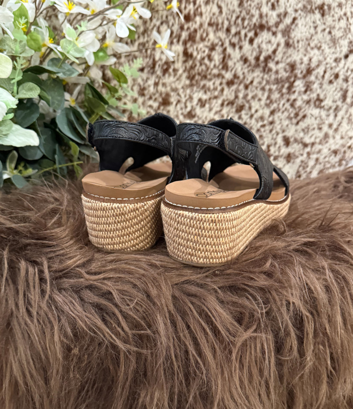 Rodeo Embossed Wedges *Black