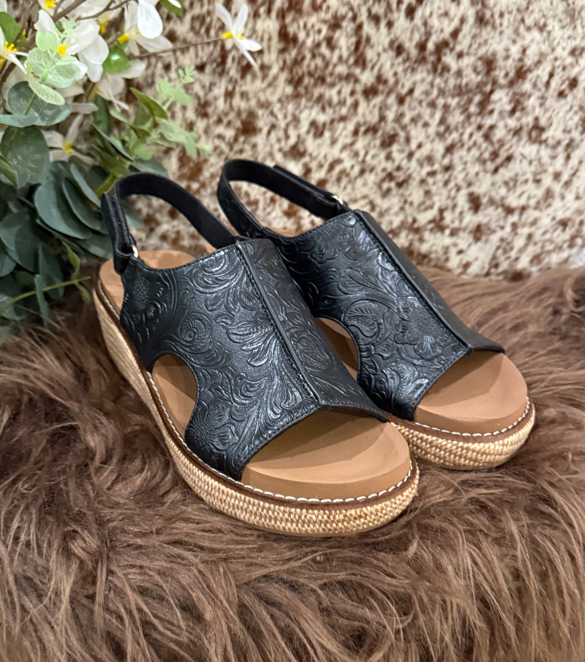 Rodeo Embossed Wedges *Black