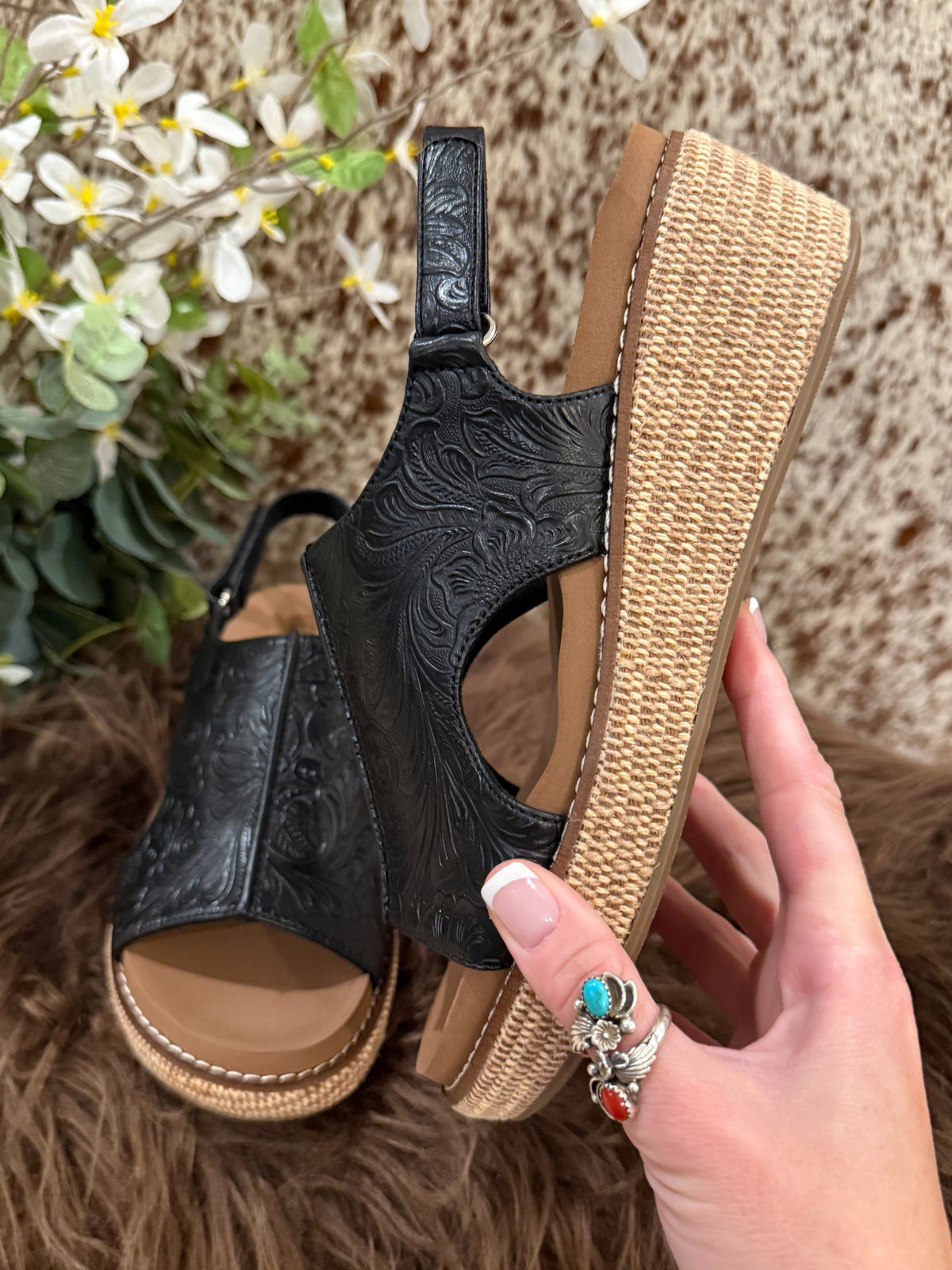 Rodeo Embossed Wedges *Black