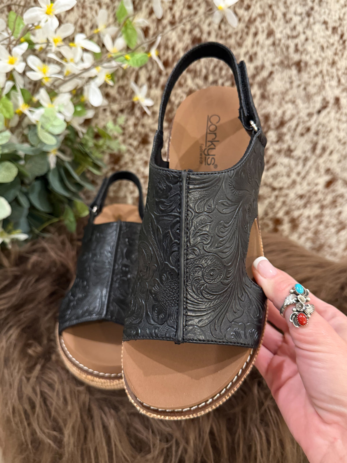 Rodeo Embossed Wedges *Black