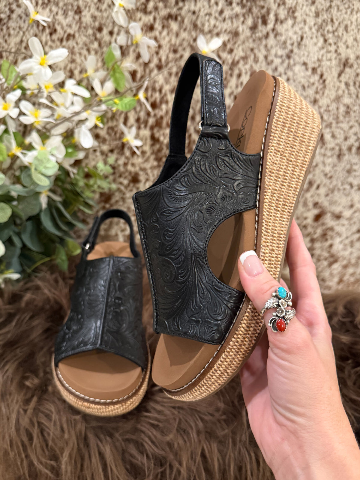 Rodeo Embossed Wedges *Black
