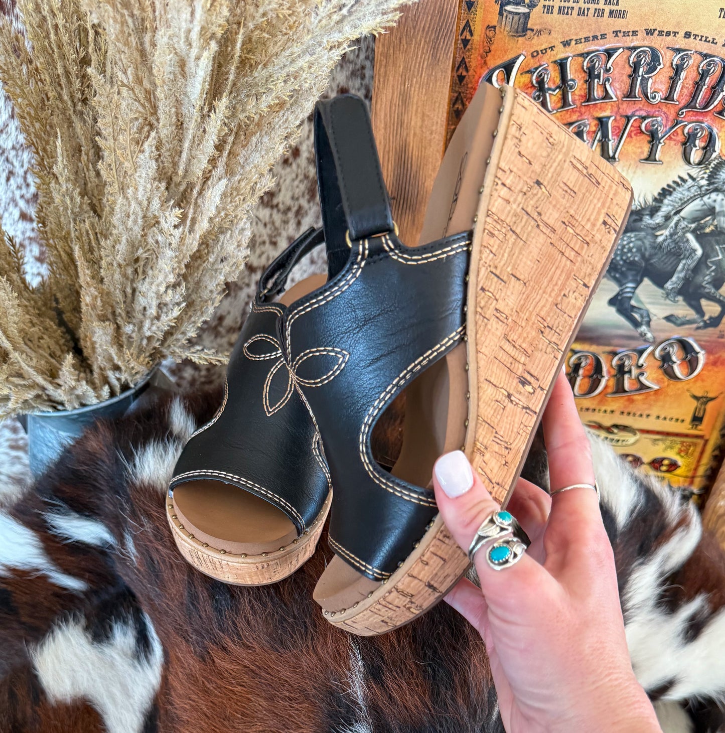 Darlin’ Corkys Wedges *Black