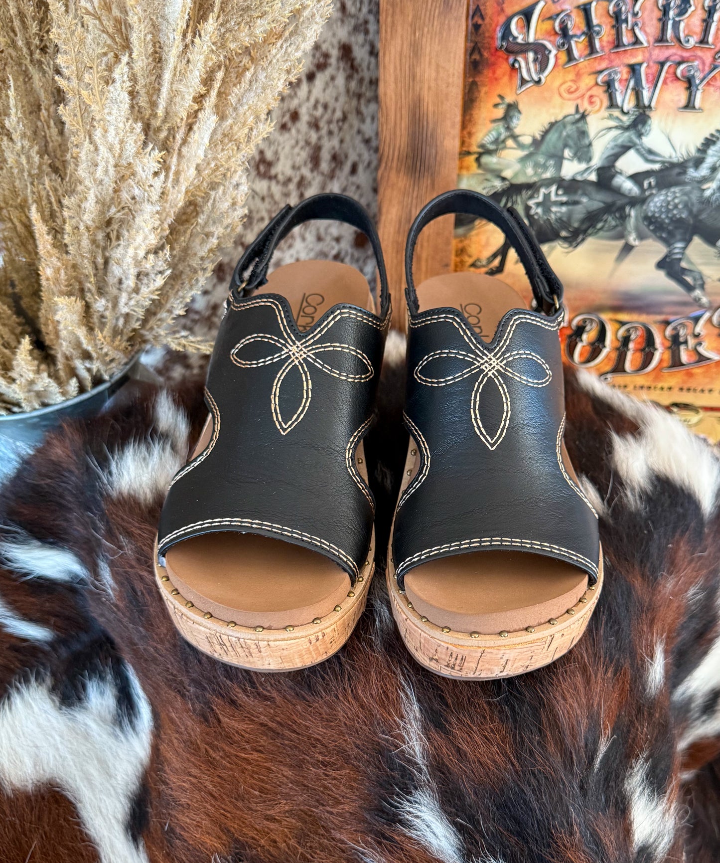 Darlin’ Corkys Wedges *Black
