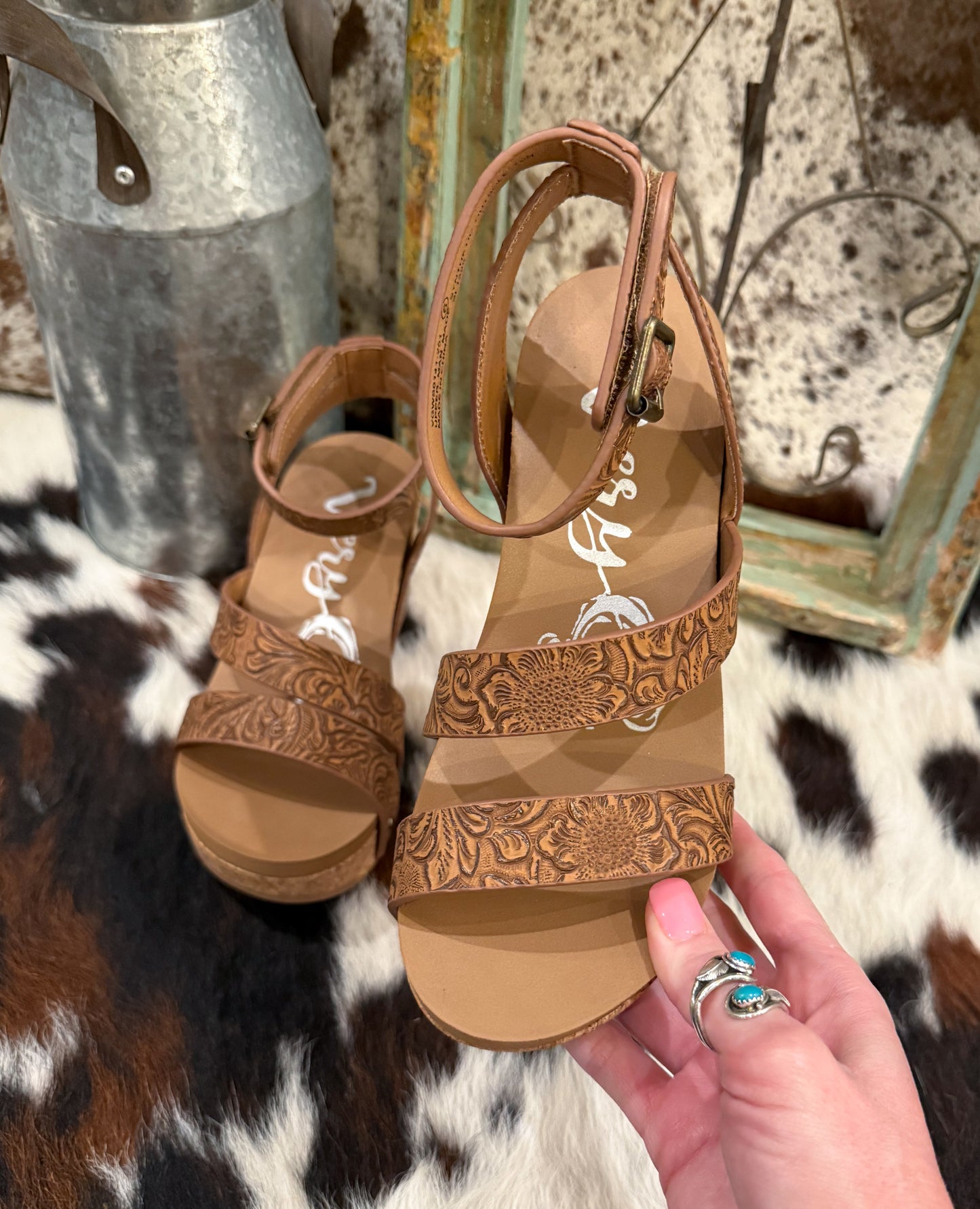 Kiara Wedges