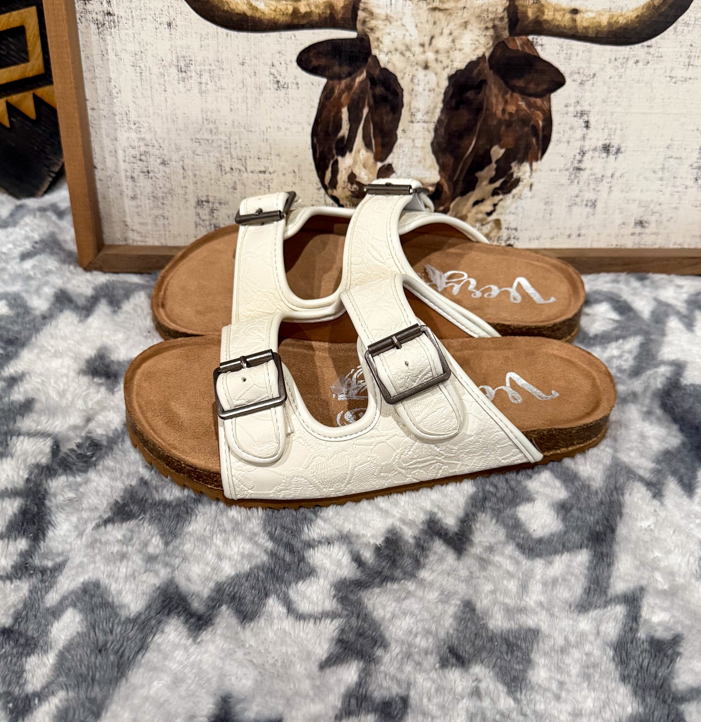 Berry Sandals *White