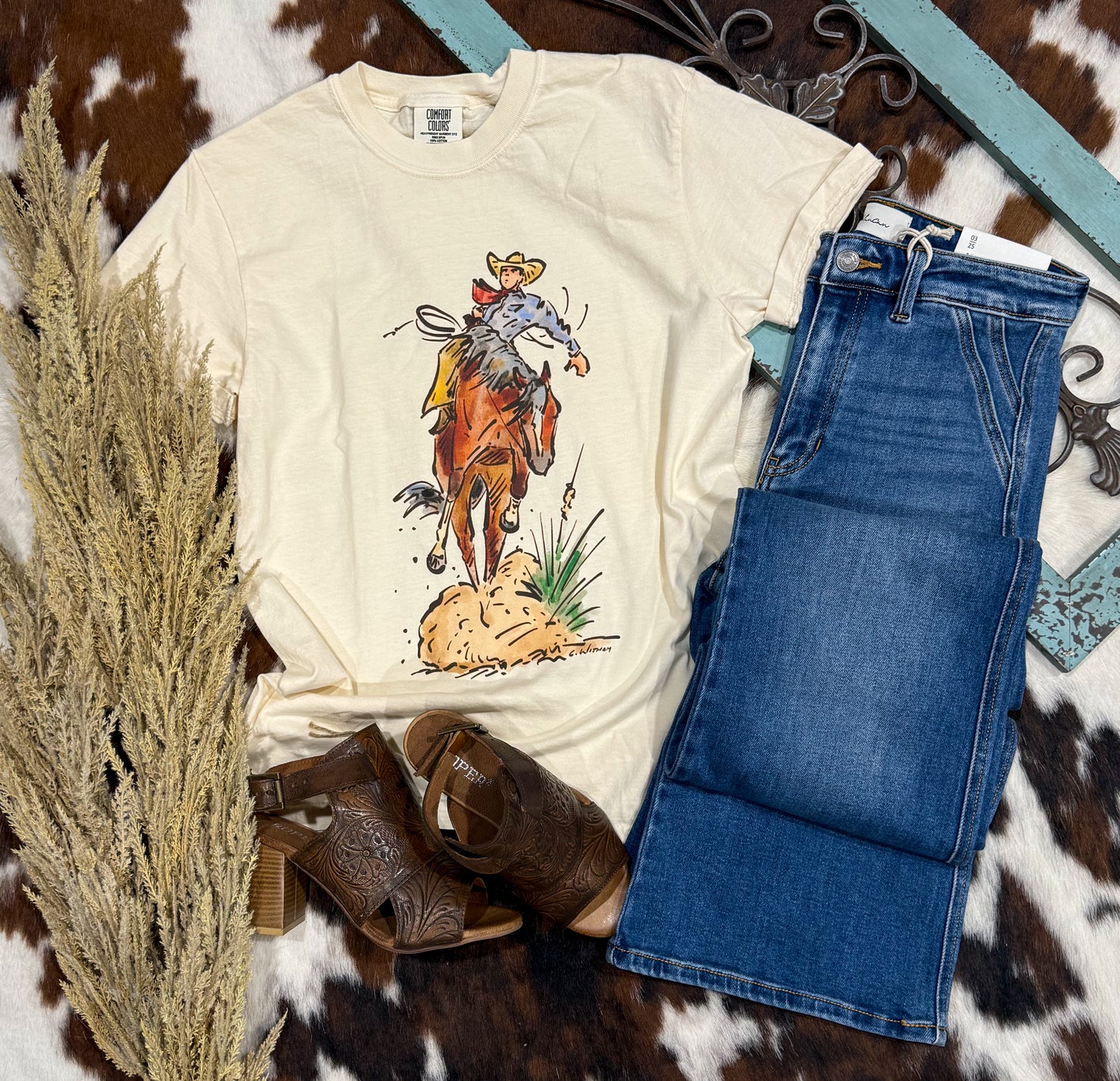 Hold It Together tee