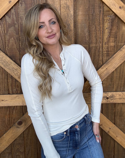 The Henley Basic Long Sleeve *Vanilla