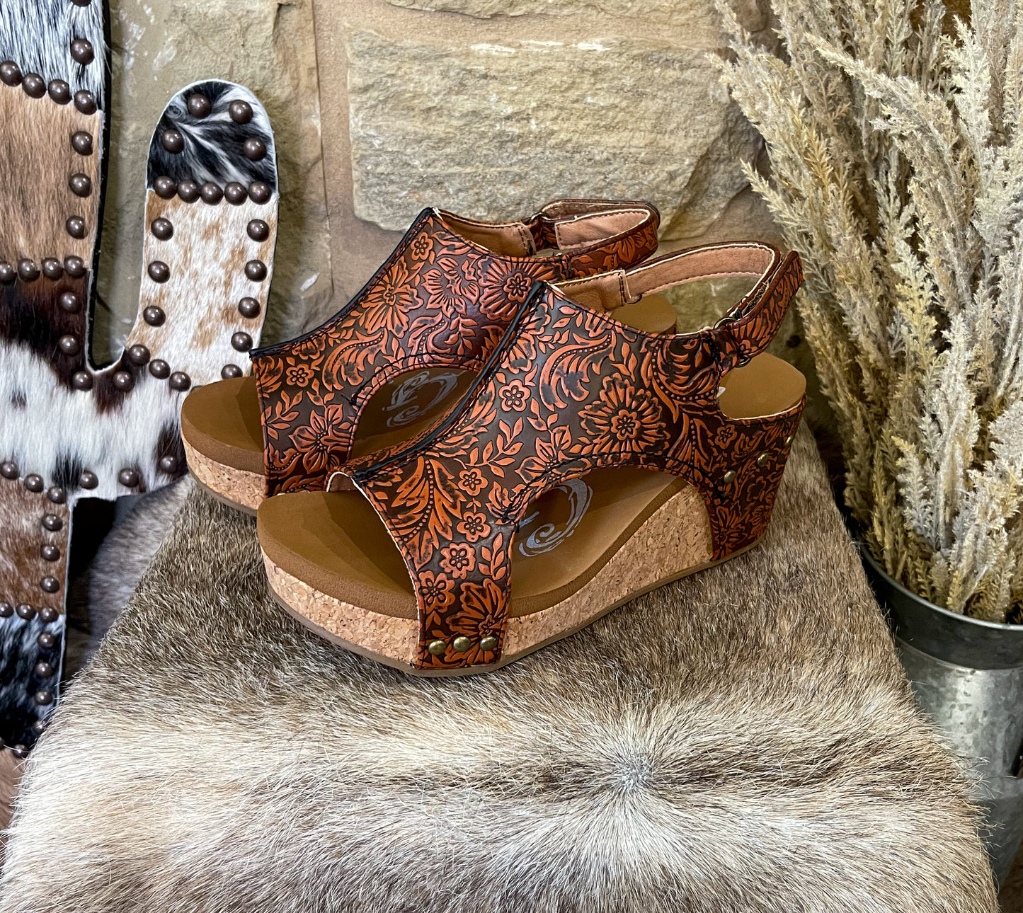 Isabella Tooled Very G Wedges - Rust