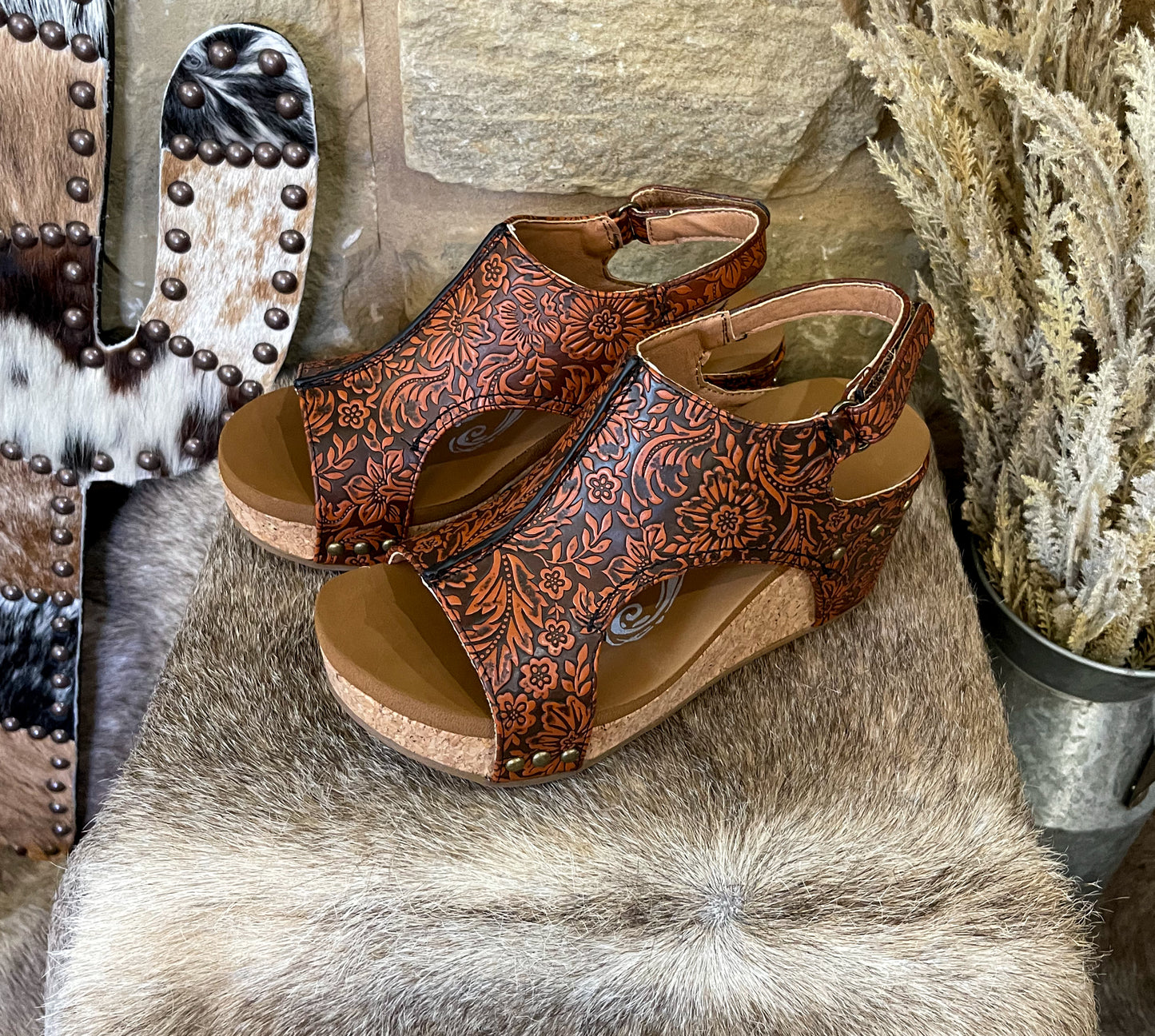 Isabella Tooled Very G Wedges - Rust