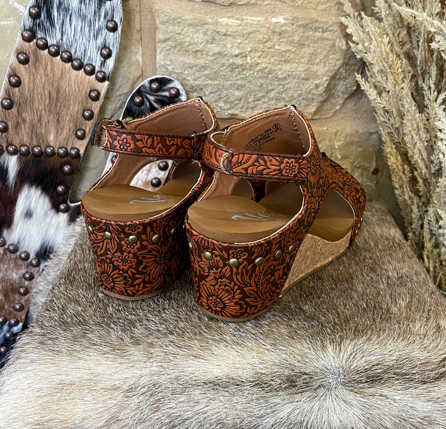 Isabella Tooled Very G Wedges - Rust