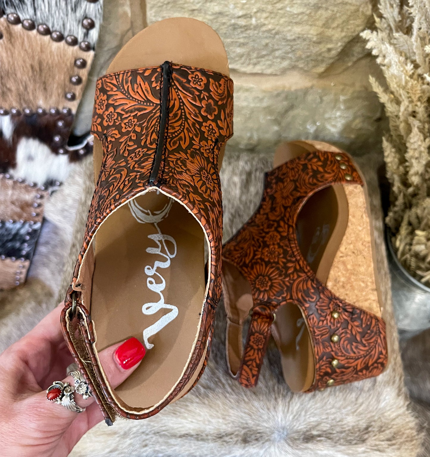 Isabella Tooled Very G Wedges - Rust