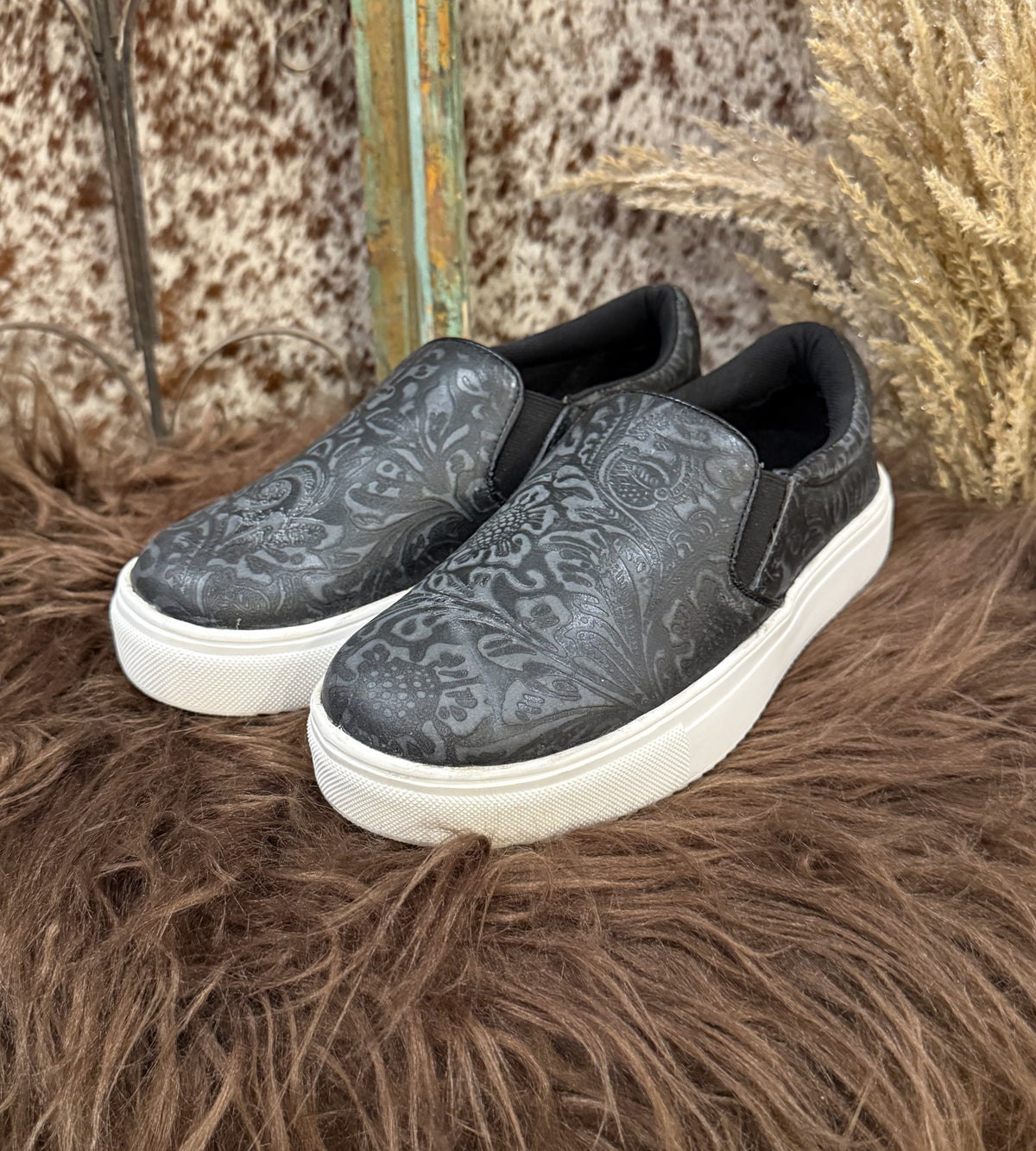 The Dakota Sneakers *Black