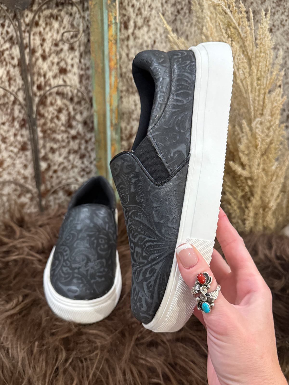 The Dakota Sneakers *Black