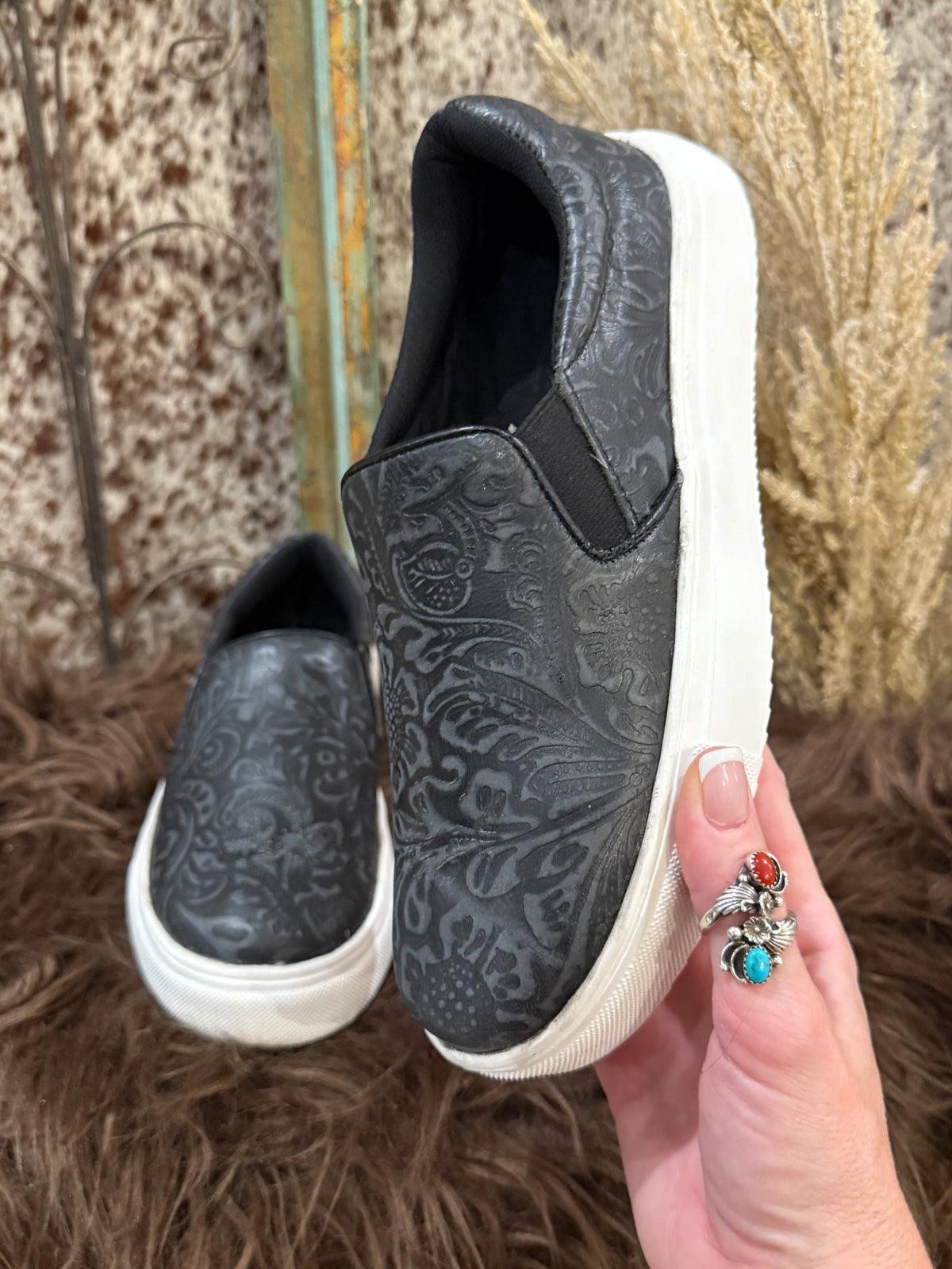The Dakota Sneakers *Black