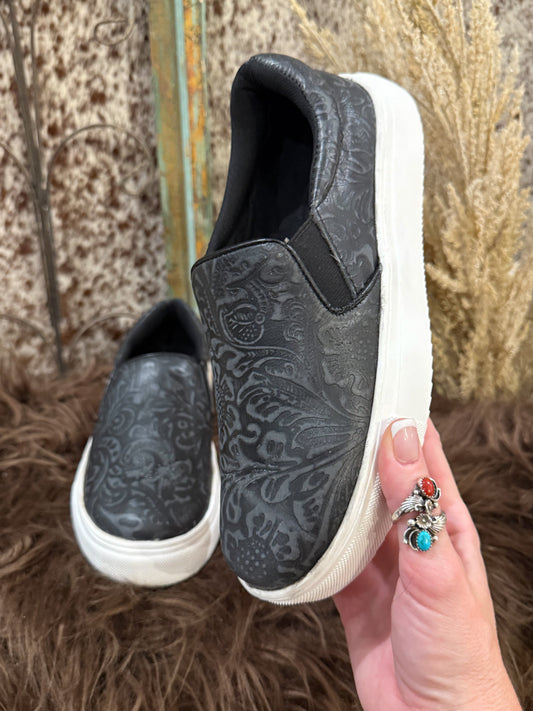 The Dakota Sneakers *Black