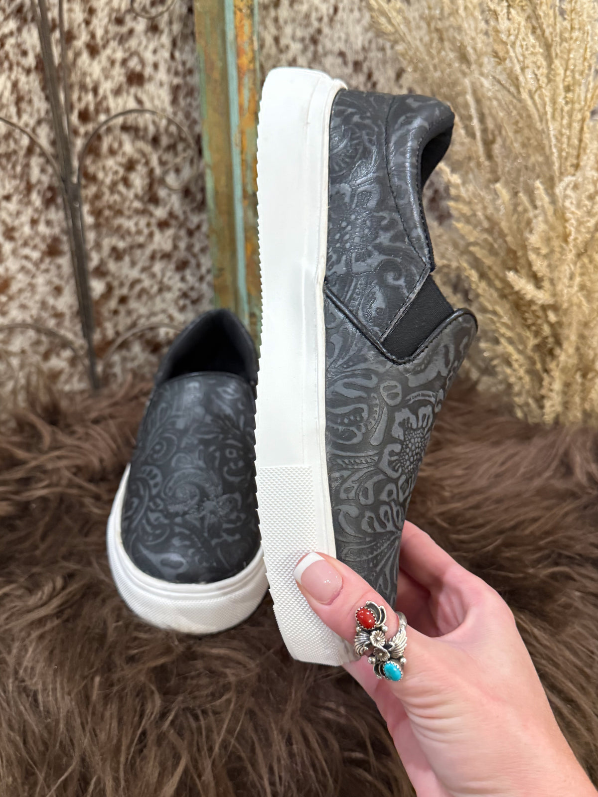 The Dakota Sneakers *Black