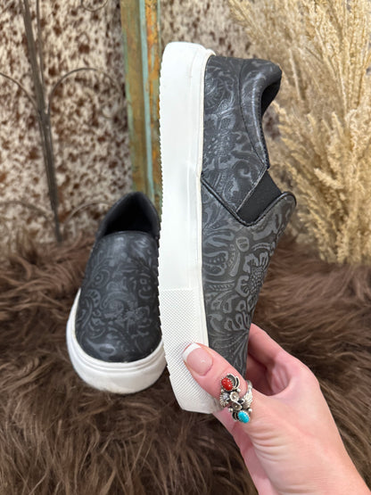 The Dakota Sneakers *Black
