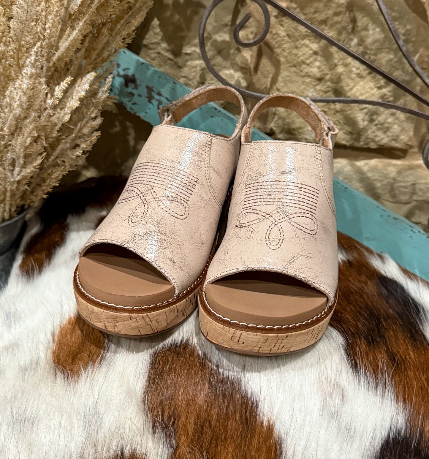 Most Wanted Corkys Wedges *Cream