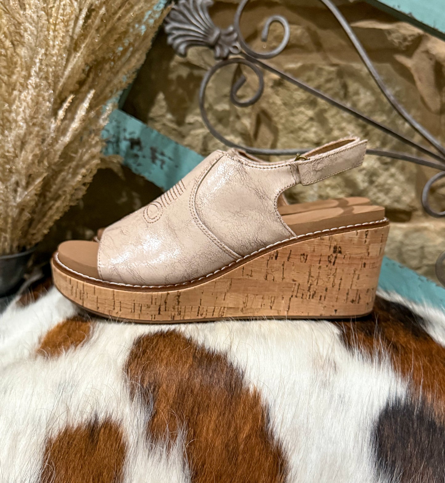 Most Wanted Corkys Wedges *Cream