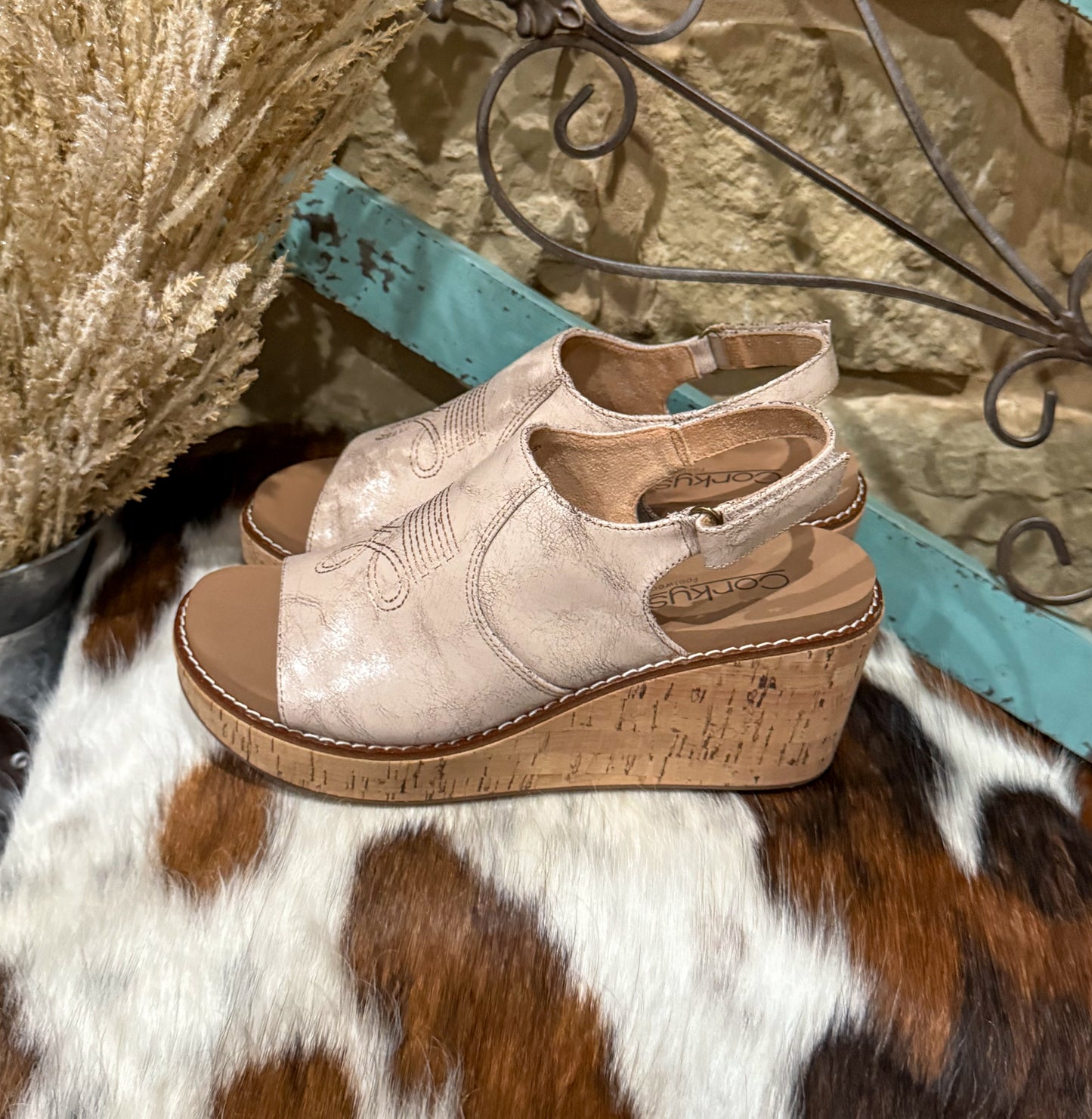 Most Wanted Corkys Wedges *Cream