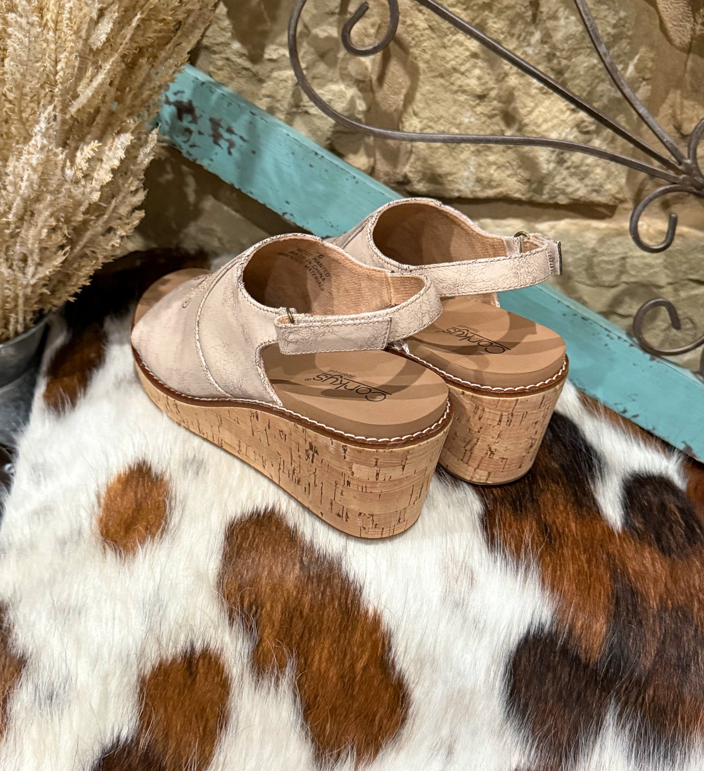 Most Wanted Corkys Wedges *Cream