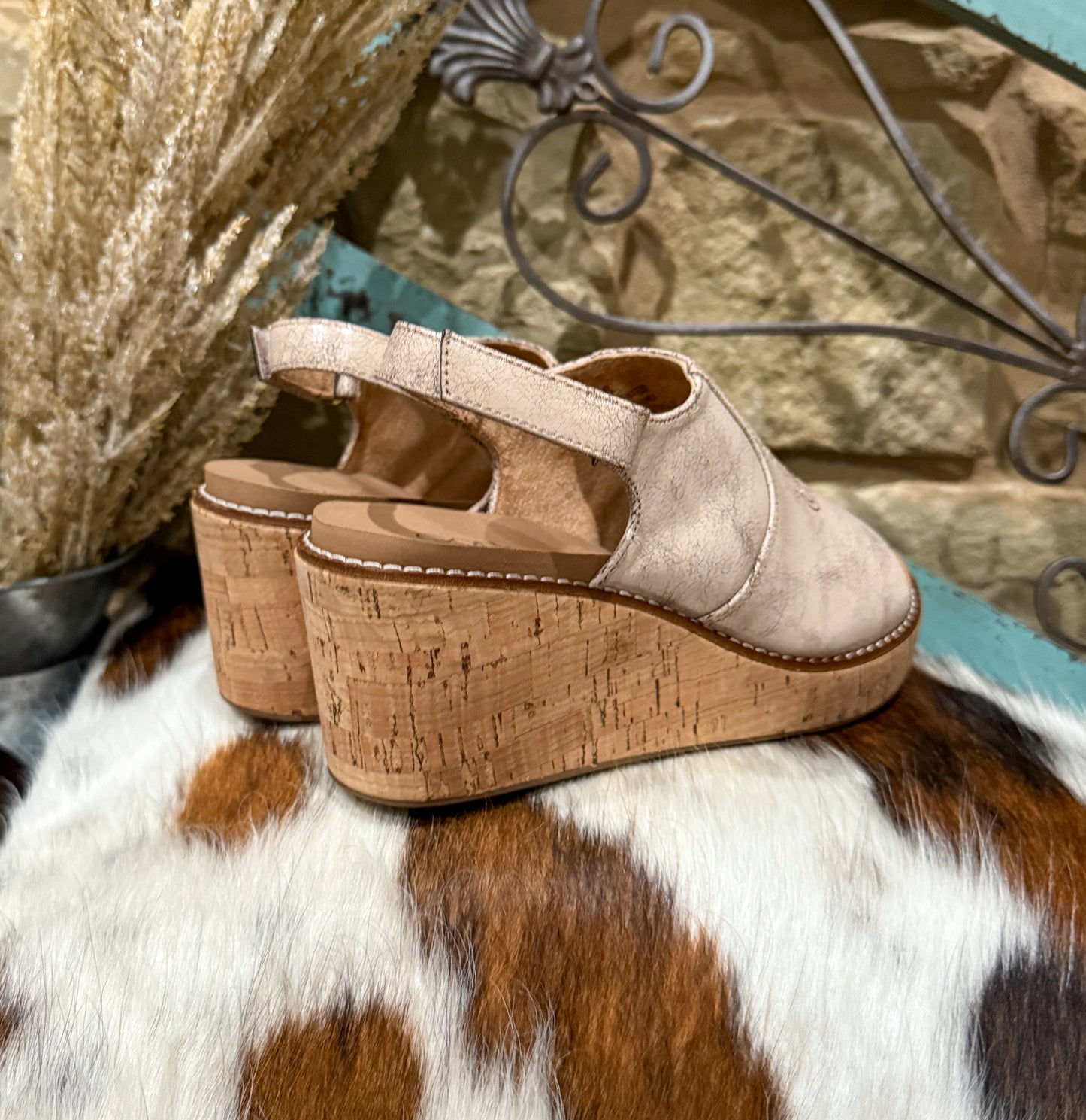 Most Wanted Corkys Wedges *Cream