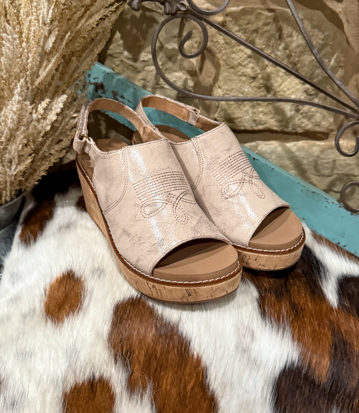Most Wanted Corkys Wedges *Cream