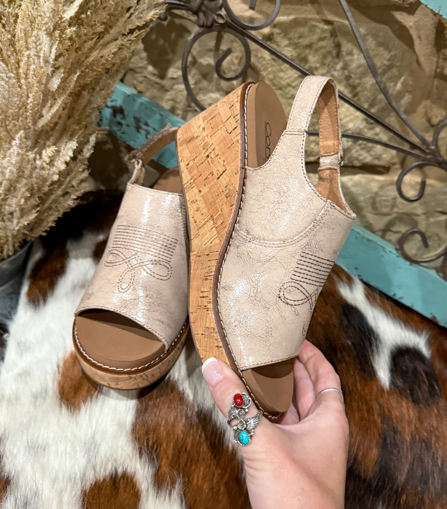 Most Wanted Corkys Wedges *Cream