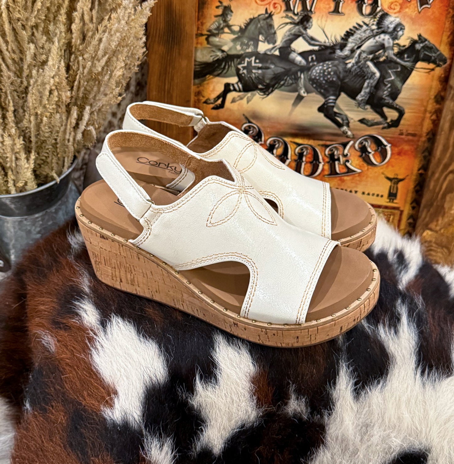 Darlin’ Corkys Wedges *White