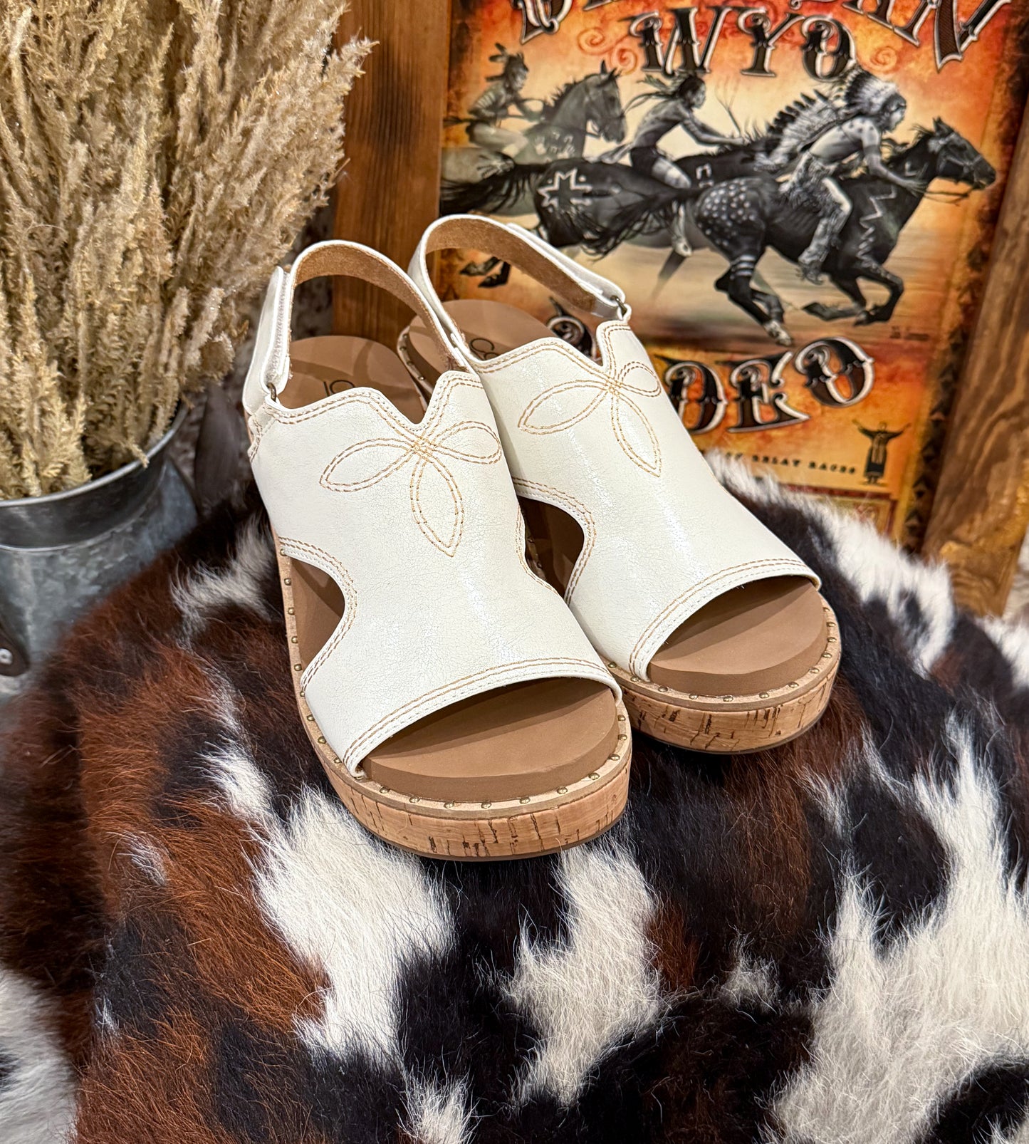 Darlin’ Corkys Wedges *White